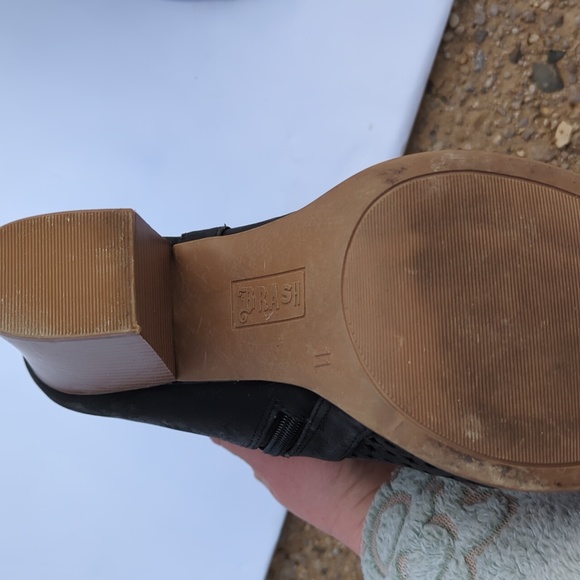 Bash Open Toed Hills - Picture 3 of 3